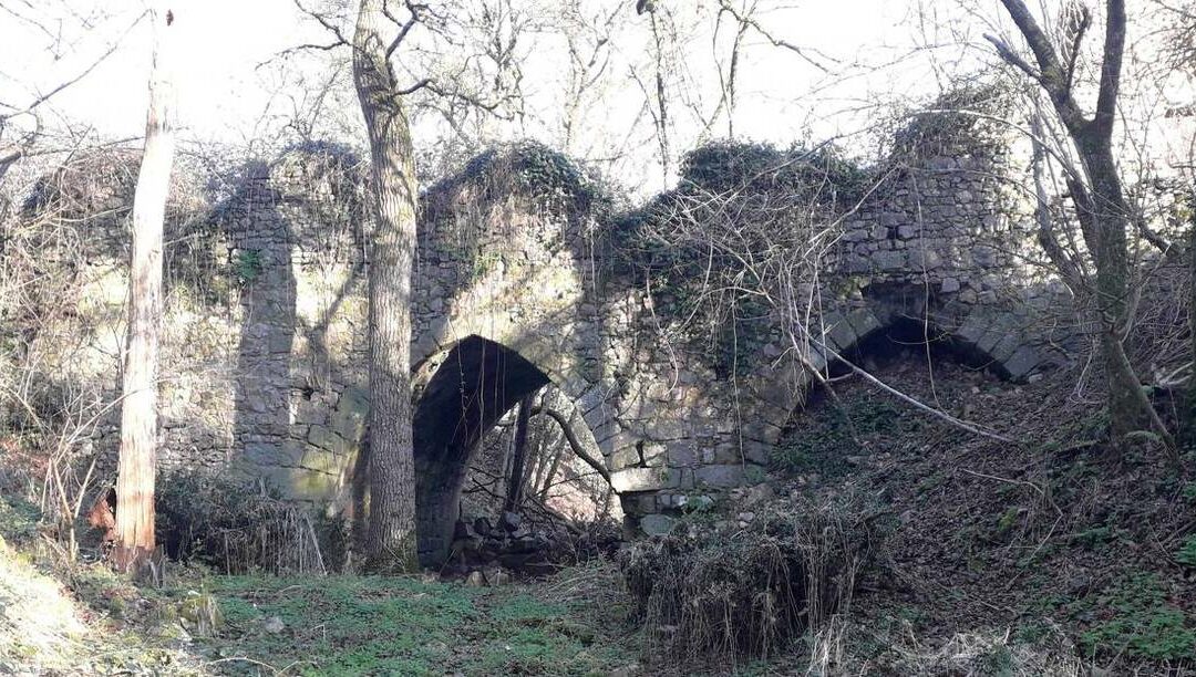 découvrez la nouvelle histoire de la forge charrier, un lieu emblématique près de cholet, retraçant son évolution, ses artisans et son héritage unique dans la région.